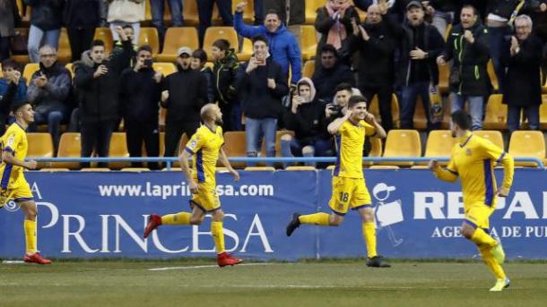 Álvaro Peña celebra su gol ante el Tenerife 