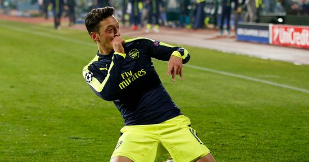 L'esultanza di Mesut Ozil dopo il gol del 2-3 (Fonte foto: Daily Mirror)