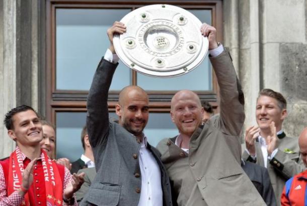 Guardiola and Sammer hold the Meistershale aloft. | Image credit: REUTERS/LUKAS BARTH