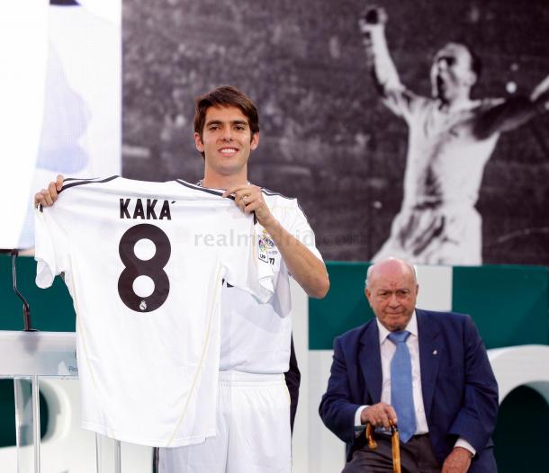 Kaká en su presentación a la que asistió Alfredo Di Stéfano. Foto: Realmadrid.com