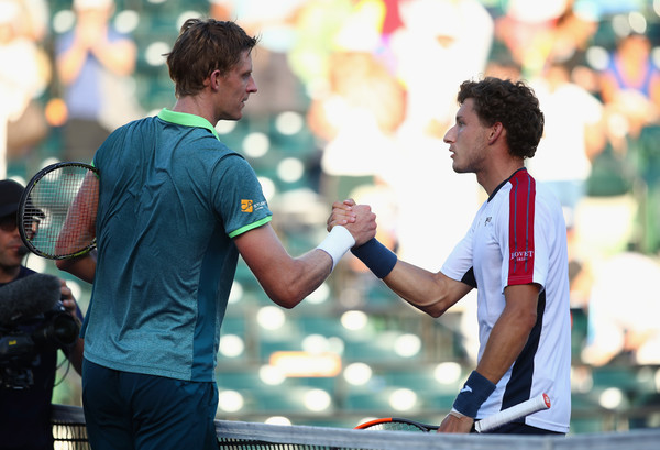 Carreno Busta and Anderson met at the net for a warm handshake after their marathon encounter | Photo: Clive Brunskill/Getty Images North America