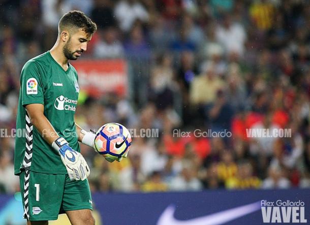 Fernando Pacheco, defendiendo los colores del Deportivo Alavés. Fuente: Alex Gallardo (VAVEL)