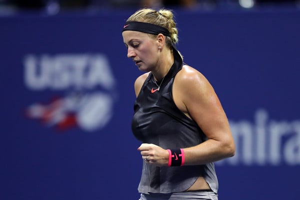 Petra Kvitova finally manages to consolidate the break | Photo: Elsa/Getty Images North America