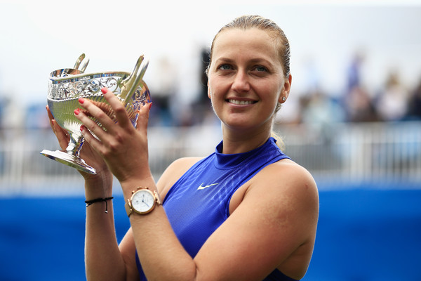 Petra Kvitova posing alongside her Birmingham trophy | Photo: Ben Hoskins/Getty Images Europe