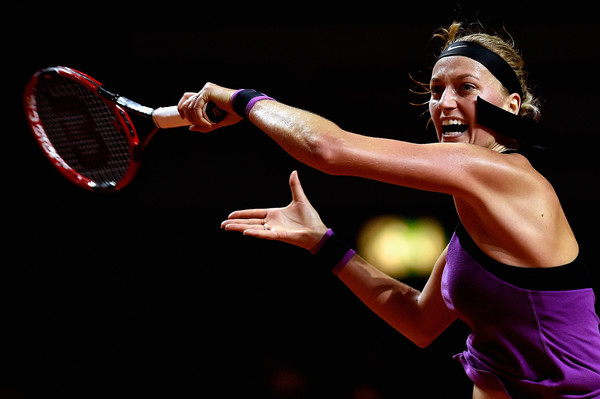 Petra Kvitova hitting a forehand against Kerber | Photo: Dennis Grombkowski/Bongarts