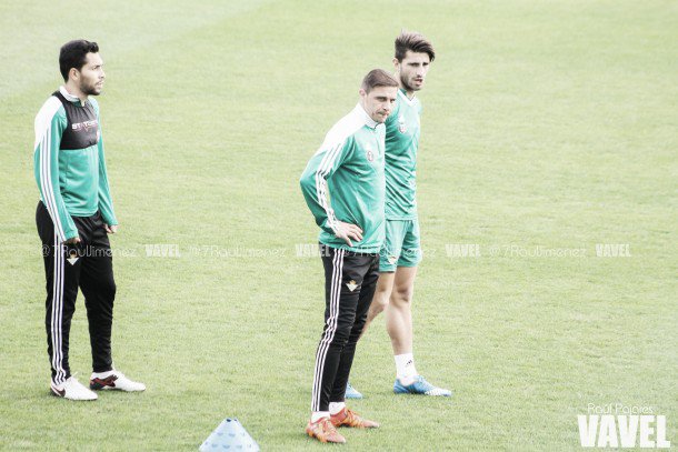 Petros, Joaquín y Piccini durante un entrenamiento | Foto: Raúl Pj (Vavel)
