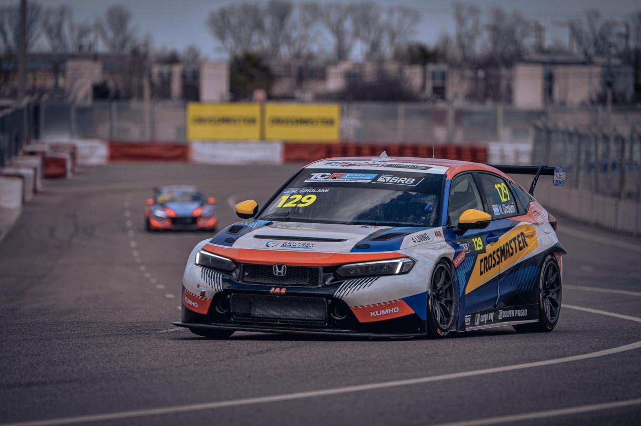 Foto: TCR <strong><a data-cke-saved-href='https://www.vavel.com/ar/automovilismo/2021/12/19/1096493-tcr-south-america-oriola-se-consagro-campeon-en-concepcion.html' href='https://www.vavel.com/ar/automovilismo/2021/12/19/1096493-tcr-south-america-oriola-se-consagro-campeon-en-concepcion.html'>South America</a></strong>