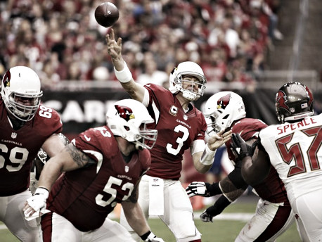 Cardinals QB Carson Palmer throws a pass against the Tampa Bay Buccaneers. (Rob Schumacher/azcentral sports)