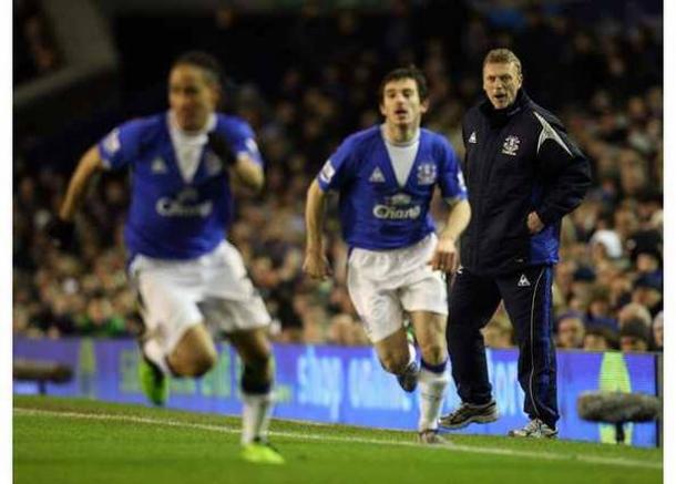 Pienaar and Baines working together under Moyes. Photo source: Daily Post