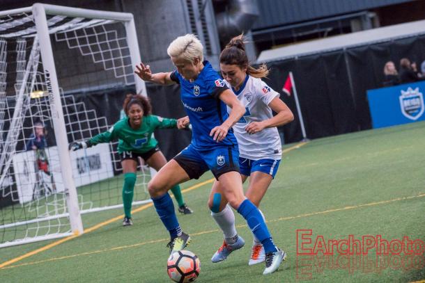 Megan Rapinoe (in blue) will miss this game due to knee surgery | Source: E. Sbrana - Earchphoto