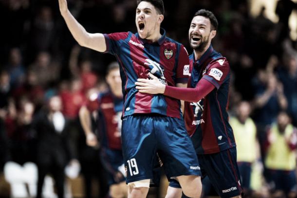 Pizarro celebrando un gol | Foto: Levante UD 