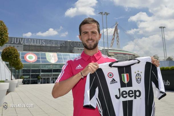 Pjanic decided to call it quits on Roma and join the Serie A Champions. (Juventus.com)