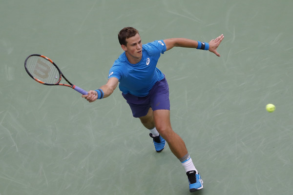 Vasek Pospisil lunges for a forehand during his third round loss. Photo: Lintao Zhang/Getty Images