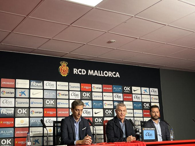 Javier Aguirre, en una conferencia de prensa.Fuente: Twitter Fútbol Mallorca