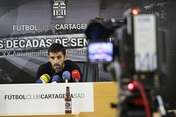 Víctor Fernández en la rueda de prensa | Foto: FC Cartagena