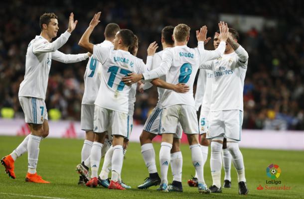 Los jugadores blancos celebran uno de los goles ante la Real Sociedad | Foto: La Liga
