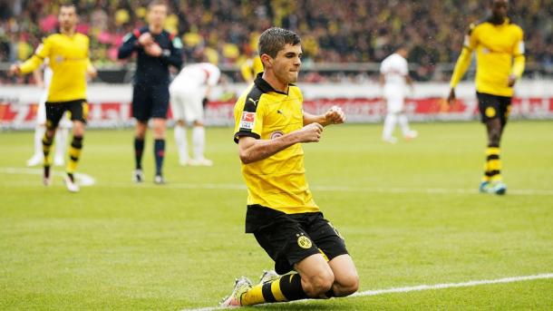 Con 17 años y 7 meses, es el jugador más joven en marcar dos goles en la historia de la Bundesliga