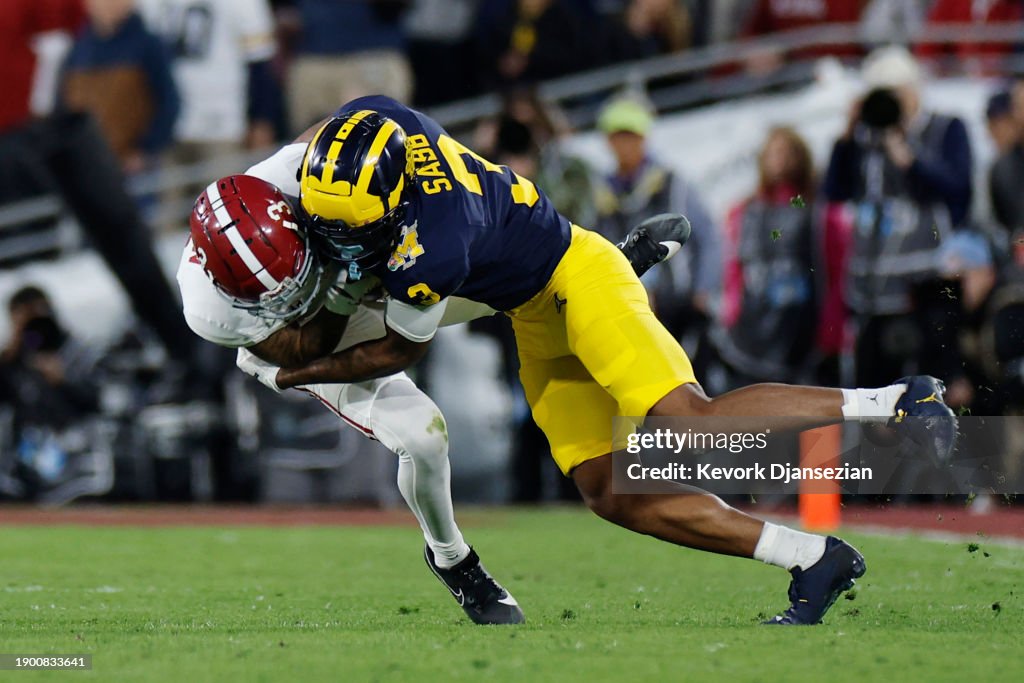  Jermaine Burton #3 of the Alabama Crimson Tide runs with the ball while being tackled by Keon Sabb #3 of the Michigan Wolverines in the fourth quarter during the CFP Semifinal Rose Bowl Game at Rose Bowl Stadium on January 01, 2024 in Pasadena, California. (Photo by Kevork Djansezian/Getty Images)