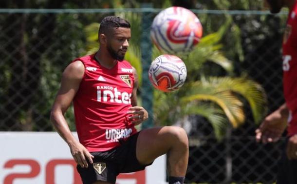 Reinaldo na última preparação antes do clássico (Foto: Rubens Chiri/São Paulo FC)