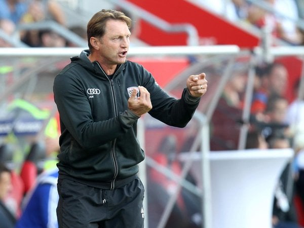 Hasenhüttl organises his Ingolstadt side. | Image source: kicker - Getty Images