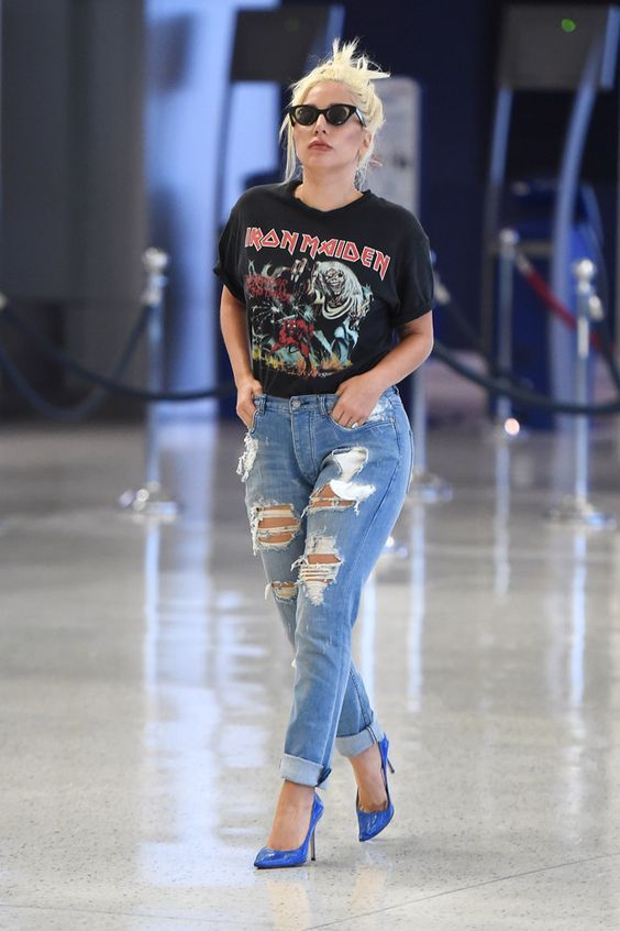 Lady Gaga con camiseta de rock | Foto: Pinterest