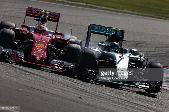 Nico Rosberg clouts Kimi Raikkonen. | Photo: Getty Images