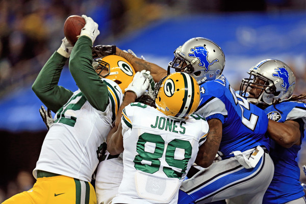 Richard Rodgers catches a touchdown pass against the Detroit Lions