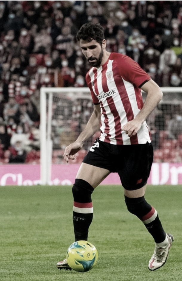 Raúl García conduce un balón en la ida entre ambos equipos | Foto: Instagram Athletic Club