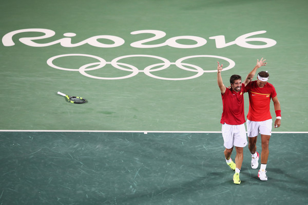 Rafael Nadal y Marc López celebran su triunfo en pista | Foto: Zimbio