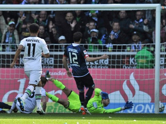 Raffael nets his 14th Bundesliga goal of the season. Image credit: Kicker - Getty