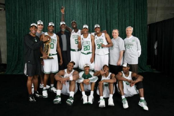 Thibodeau con el equipo de los Celtics en 2008 | Foto: Sports Mockery