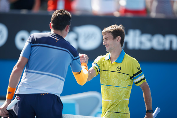 Raonic (left) and Robredo (right) shake hands after their tight match. Photo: Darrian Traynor/Getty Images