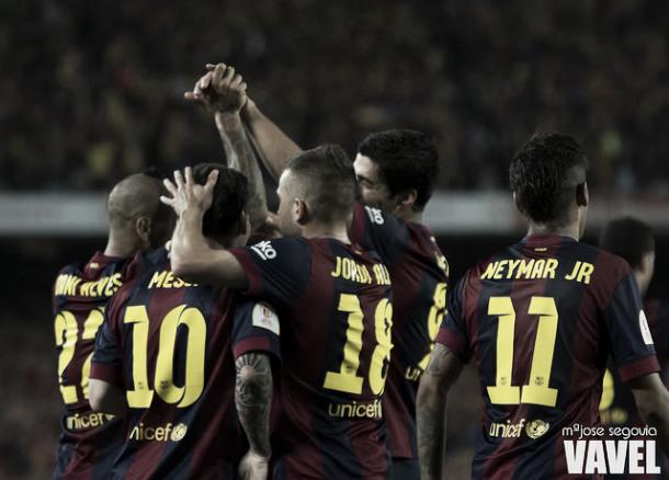 El equipo celebra un gol de Leo Messi
