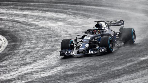 Ricciardo levou o RB14 para filmagens em Silverstone (Foto: Divulgação/Red Bull Racing)