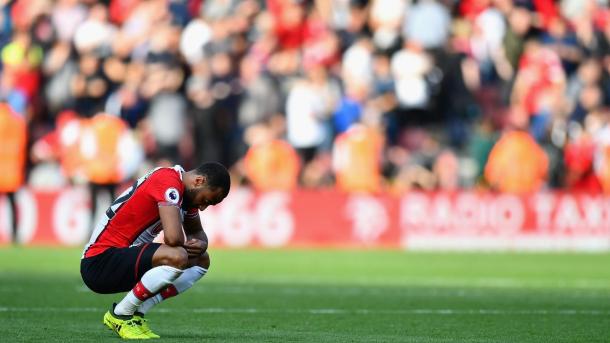 Redmond muestra su frustración tras la derrota ante United | Foto: Premier League.