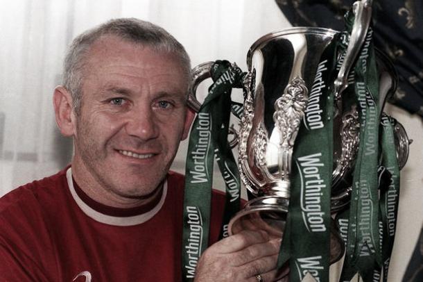 Above: Former Sunderland manager Peter Reid with what was Worthington Cup | Photo: The Chronicle  