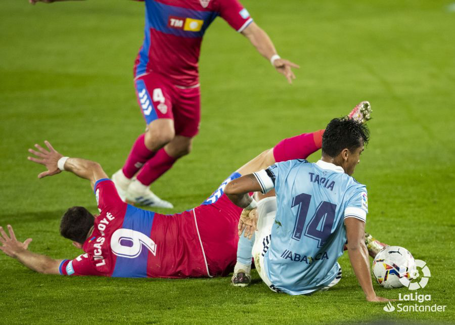 Renato Tapia y Lucas Boyé en el Celta- Elche | Fuente: LaLiga
