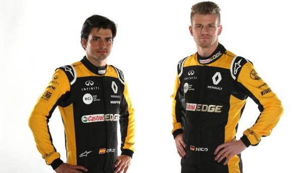 Sainz (esq.) e Hülkenberg (dir.) pilotam o R.S.18 (Foto: Divulgação/Renault Sport F1)