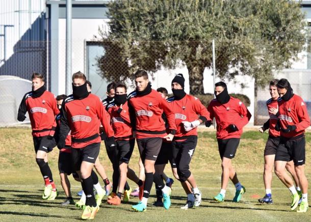 A pesar del frio, el Reus pudo realizar las sesiones de entrenamiento con normalidad esta semana. (Foto: CF Reus)
