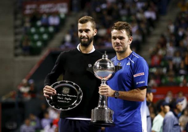 Wawrinka (right) holds the winner's trophy after beating Paire in Tokyo (Photo: Reuters)