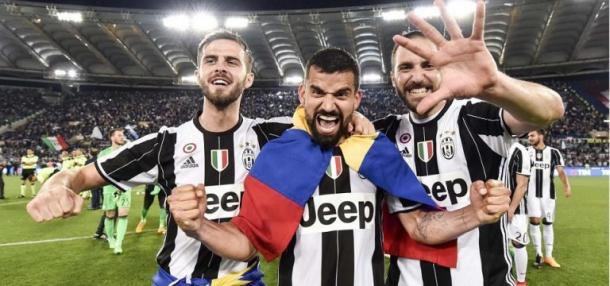 Miralem Pjanić, Tomás Rincón y Gonzalo Higuaín | Foto: Juventus