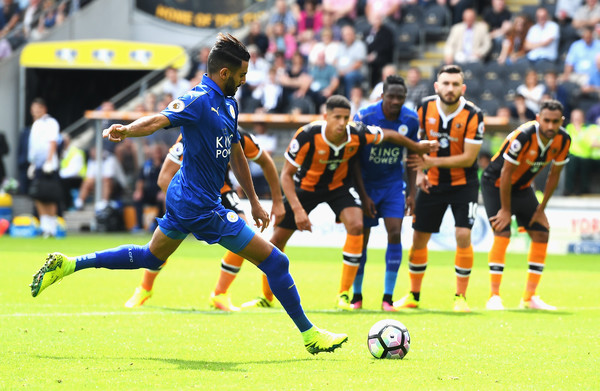 Mahrez empató desde el punto de penalti para el Leicester en la primera jornada de Premier. Foto: Zimbio
