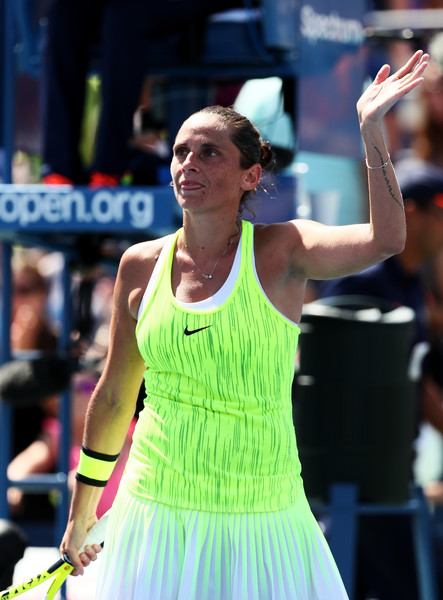 Roberta Vinci waves to the crowd after defeating Carina Witthoeft in the third round of the 2016 U.S. Open. | Photo: Al Bello/Getty Images North America
