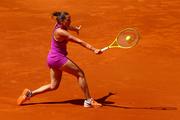 Roberta Vinci with her backhand slice | Photo: Clive Rose/Getty Images Europe