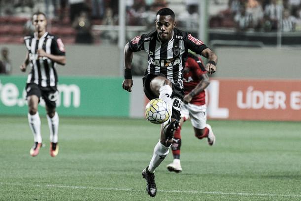 Robinho em ação diante do Vitória; atacante perdeu gol seu goleiro ao final do jogo (Foto: Bruno Cantini/Atlético-MG)