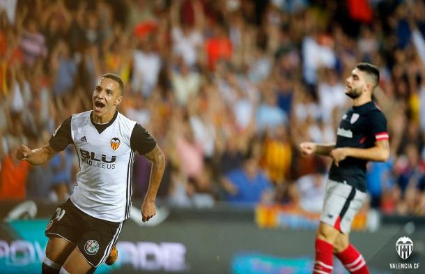 Rodrigo Moreno celebrando el gol que dio la última victoria che sobre los leones. Fuente: Valencia CF.