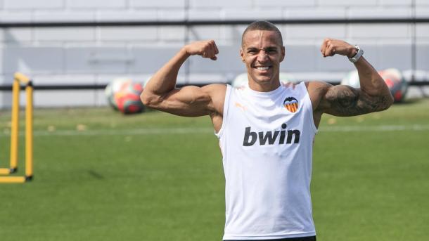 Rodrigo mostrando que vuelve fuerte / Foto: Web Oficial Valencia CF