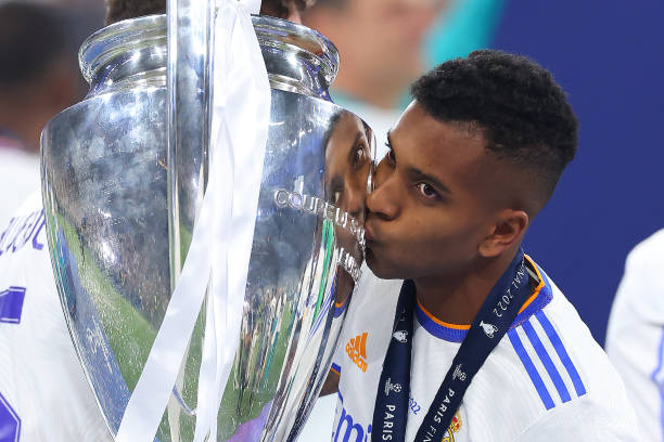 Rodrygo besando la Champions I Imagen: Getty Images