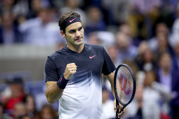 Roger Federer celebrates winning the point | Photo: Clive Brunskill/Getty Images North America