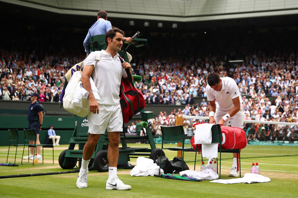 Roger Federer leaves the court in what turned out to be his last match of the season: a loss in the Wimbledon semifinals to Milos Raonic/Photo: Clive Brunskill/Getty Images